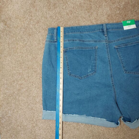 NWT Mid Rise 5" Shorts Womens Plus Sz 24W Denim Cutoff Frayed Cuffed Shorts Dip - Picture 7 of 8